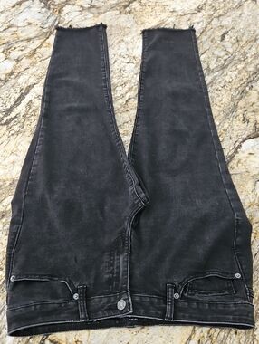 Lucky Brand Black Cropped Ankle Jeans. Size 10/30 Inseam 26" Rise Flat 9"